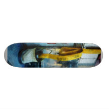 Mangueira no balde no carro de bombeiros skateboard