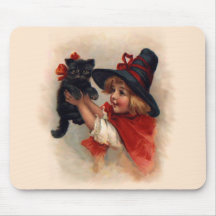 Menina pequena da bruxa mouse pads