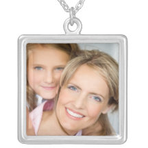 Modelo da foto da mamã e da filha bijuterias personalizadas