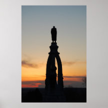 Monumento no por do sol poster