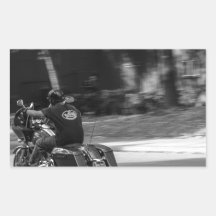 Motociclista no movimento adesivos retangular