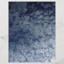 Nuvens macias no céu azul modelos de panfleto