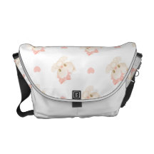 O gatinho telhou a bolsa mensageiro