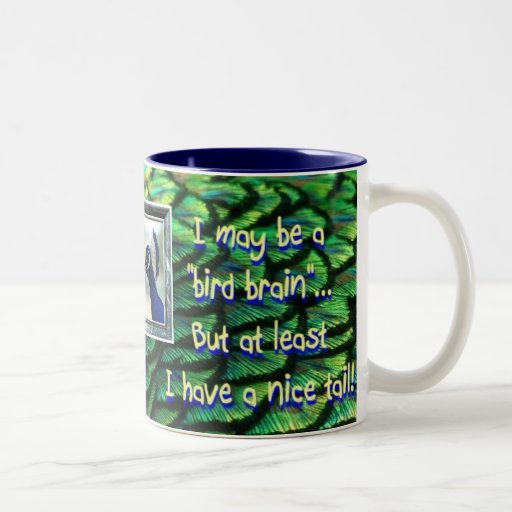 O tamanho da caneca do cérebro do pássaro, pavão m