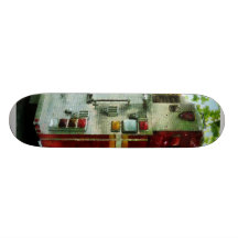 Para trás do carro de bombeiros skateboard