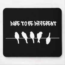Pássaros em um fio - ouse ser diferente (o preto) mousepad