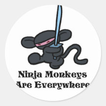 Pontapé preto de Ninja Adesivos Redondos