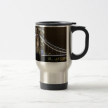 Ponte da torre na noite caneca