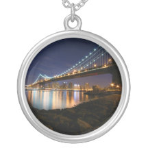Ponte de Manhattan na noite Bijuteria