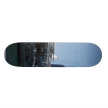 Porta-aviões intermediário entrado em San Diego Skateboard