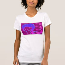 pouca menina da compra camisetas