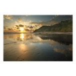 Praia de Rican da costela no por do sol Impressão De Fotos