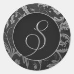 Prata do monograma S e selo preto do casamento tem Adesivos Redondos