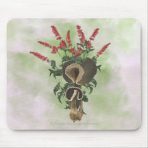 Profundamente - cogumelos marrons, flores vermelha mouse pad