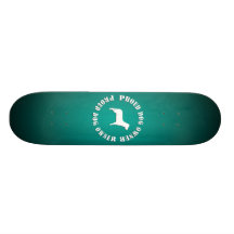 Proprietário orgulhoso do cão skate