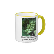 "Quando a vida lhe der uvas, o vinho da tentativa  Caneca