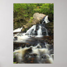 Rio rápido da cachoeira do antro do urso poster