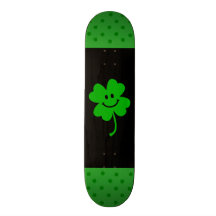 Smiley face afortunado do trevo de quatro folhas skate