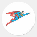 Superman que voa certo adesivo em formato redondo