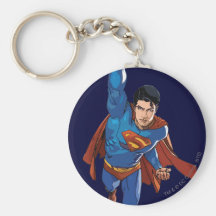 Superman que voa para a frente chaveiros