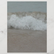 Surf da tempestade da praia modelo de panfleto