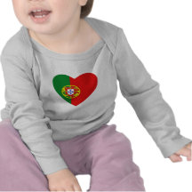 T-shirt do coração da bandeira de Portugal