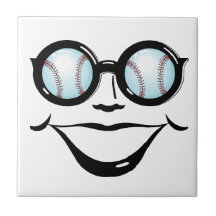 Telha engraçada da cara do basebol dos esportes azulejos