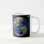 Terra do planeta com a lua no fundo canecas