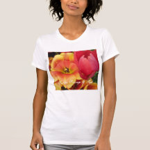 Tulipas do vermelho alaranjado da flor tshirt