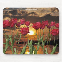 Tulipas vermelhas & cena da natureza do lago sunse mouse pads