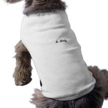 Um cão camiseta para caes