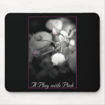 Um jogo com Mousepad cor-de-rosa