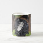 Uma alienígena travada em uma caneca pequena da We