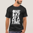 Pesquisar por um dia de cada vez camisetas Sobriedade