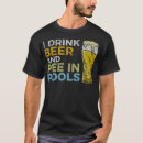 Pesquisar por eu bebo a cerveja camisetas Para ele