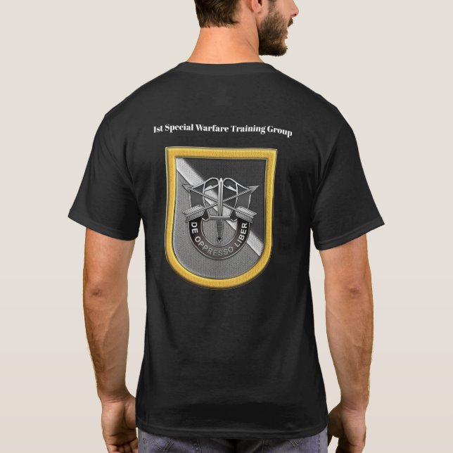 1rua Especial de Treinamento em Guerra T-Shirt (Verso)