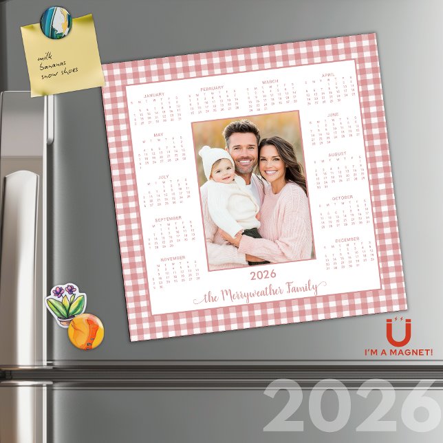 2026 Calendário Magnético de Foto Gingham Cor-de-A (2026 Cottage Pink Gingham Photo Magnetic Calendar)