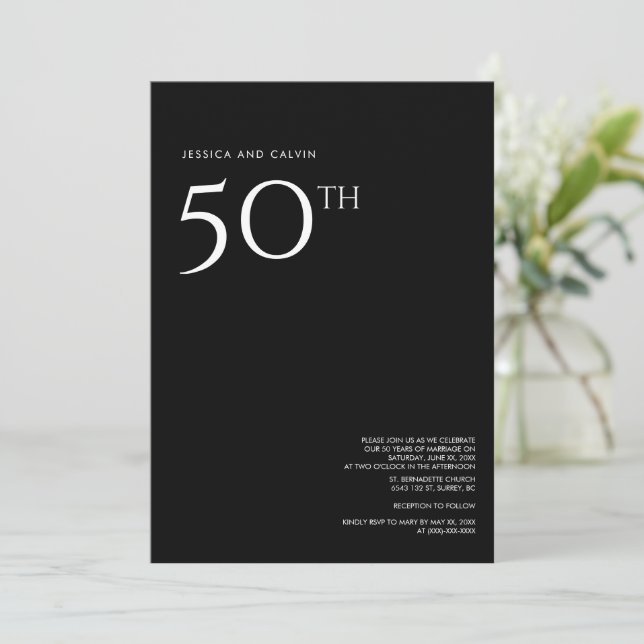 50º Aniversário de Casamento Convite Preto Mínimo (Em pé/Frente)