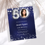 50.º aniversário marinho azul convite para fotogra<br><div class="desc">Um convite para fotos moderno e na moda para uma festa de aniversário 50ª. Um fundo azul marinho,  decorado com estrelas. A cor azul é irregular. Personalize e adicione sua foto e detalhes da festa. 1 folha = 1 convite impresso de borda a borda.</div>