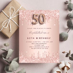 50. Aniversário - rosa de ouro<br><div class="desc">Um convite moderno, na moda e glamouroso para a 50ª festa de aniversário. Um fundo rosa dourado com pingos de rosa dourado, pintura pingada. O nome é escrito com um moderno e escuro, rosa dourado, escrito com letra de estilo manuscrito. Personalize e adicione os detalhes da sua festa. O número...</div>