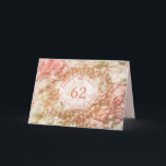 62nd Cartão de aniversário para a irmã, as pérolas<br><div class="desc">62nd cartões de aniversários para a irmã com pérolas e pétalas. Uma maneira bonita de desejar a sua irmã um o feliz aniversario. Mentira cor-de-rosa das pérolas uma cama das pétalas cor-de-rosa e brancas. Um cartão muito feminino para uma mulher. Comemore o aniversário de uma irmã com pétalas e pérolas....</div>