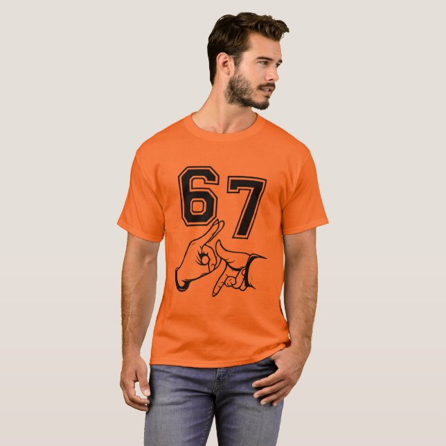 67 Hand Gesture Graphic T-Shirt Urban Casual Style (Frente Completa)