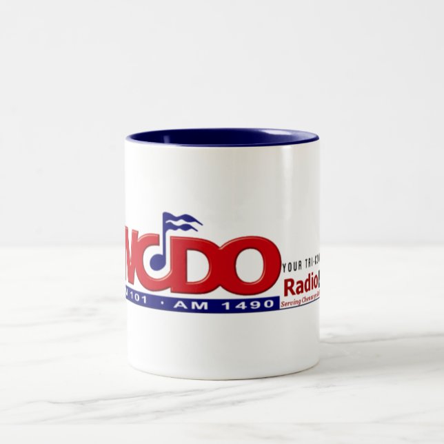 A20 - caneca de café de WCDORadio.com (Centro)