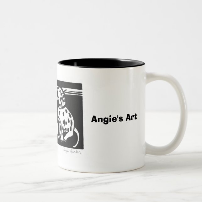 A arte de Angie "que considera mancha" a caneca (Direita)
