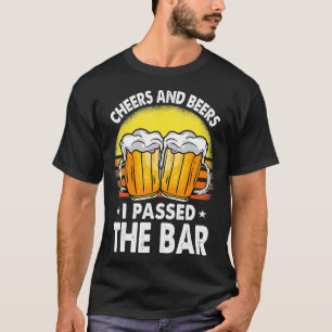 A Camisa De Exame De bar Oferece Saúde E Cerveja Q