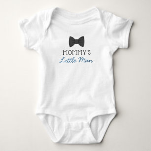 A camisa do bebê lê o homem pequeno Bowtie da ma
