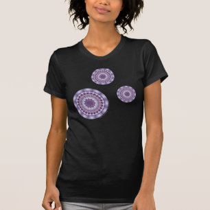 A camisa escura das mulheres da mandala do vento