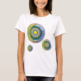 A camisa leve das mulheres da luz do sol do verão