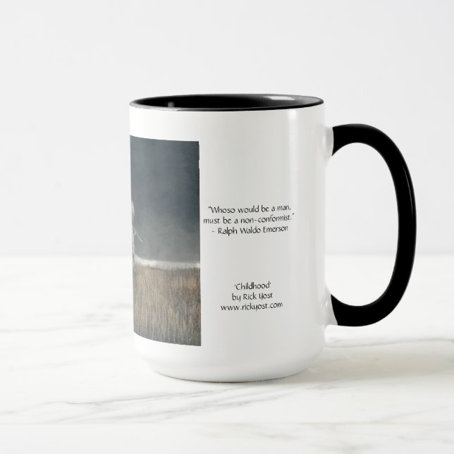 a caneca 15oz com arte da "infância" e Emerson (Direita)