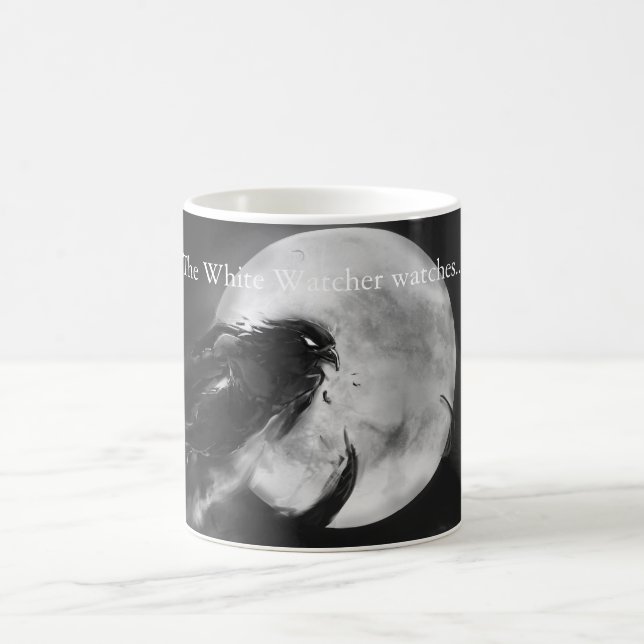 A caneca branca do observador (Centro)